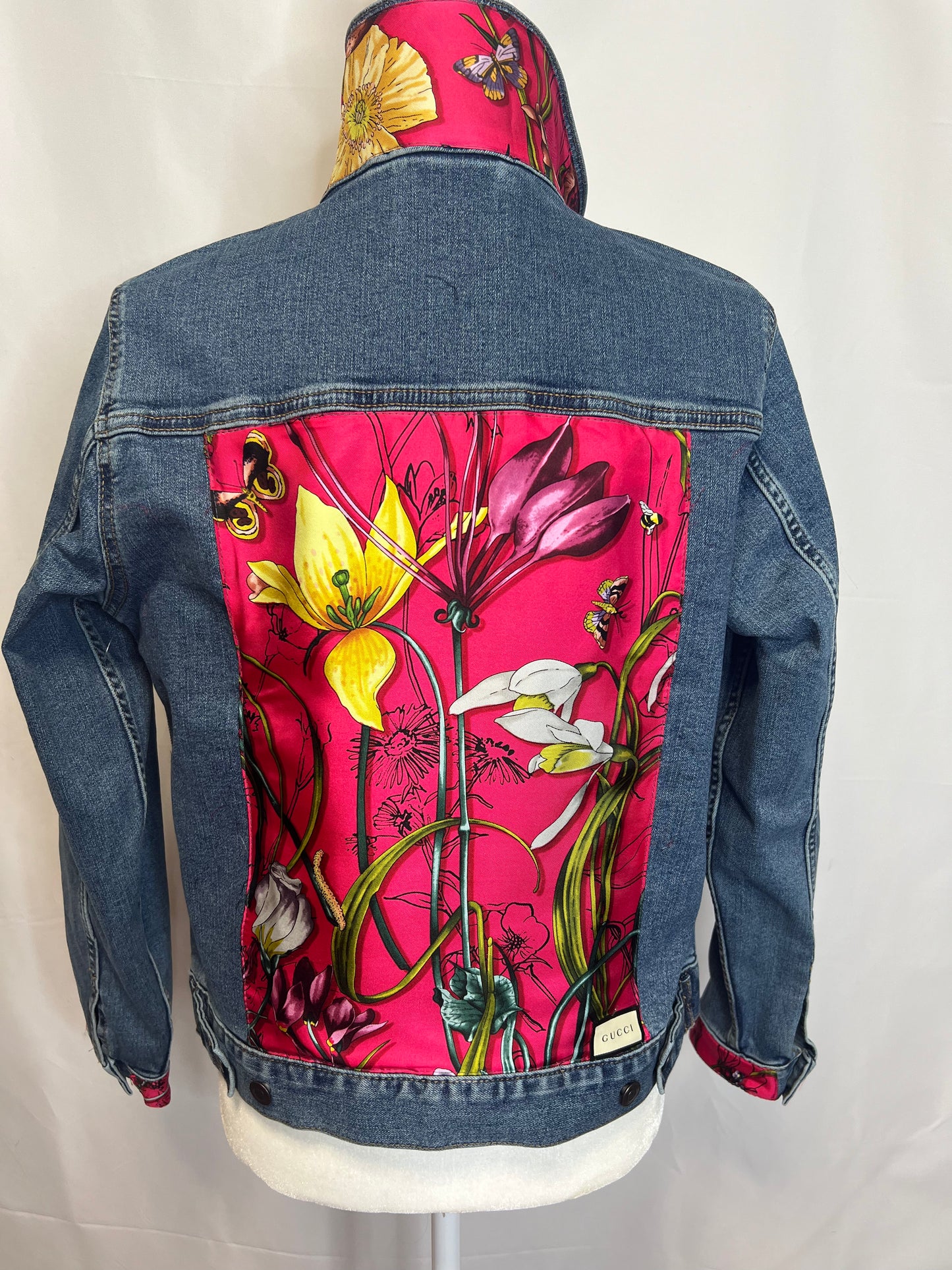 GG Designer Scarf Vibrant Botanical Pink on Blue Denim Jacket Size Small