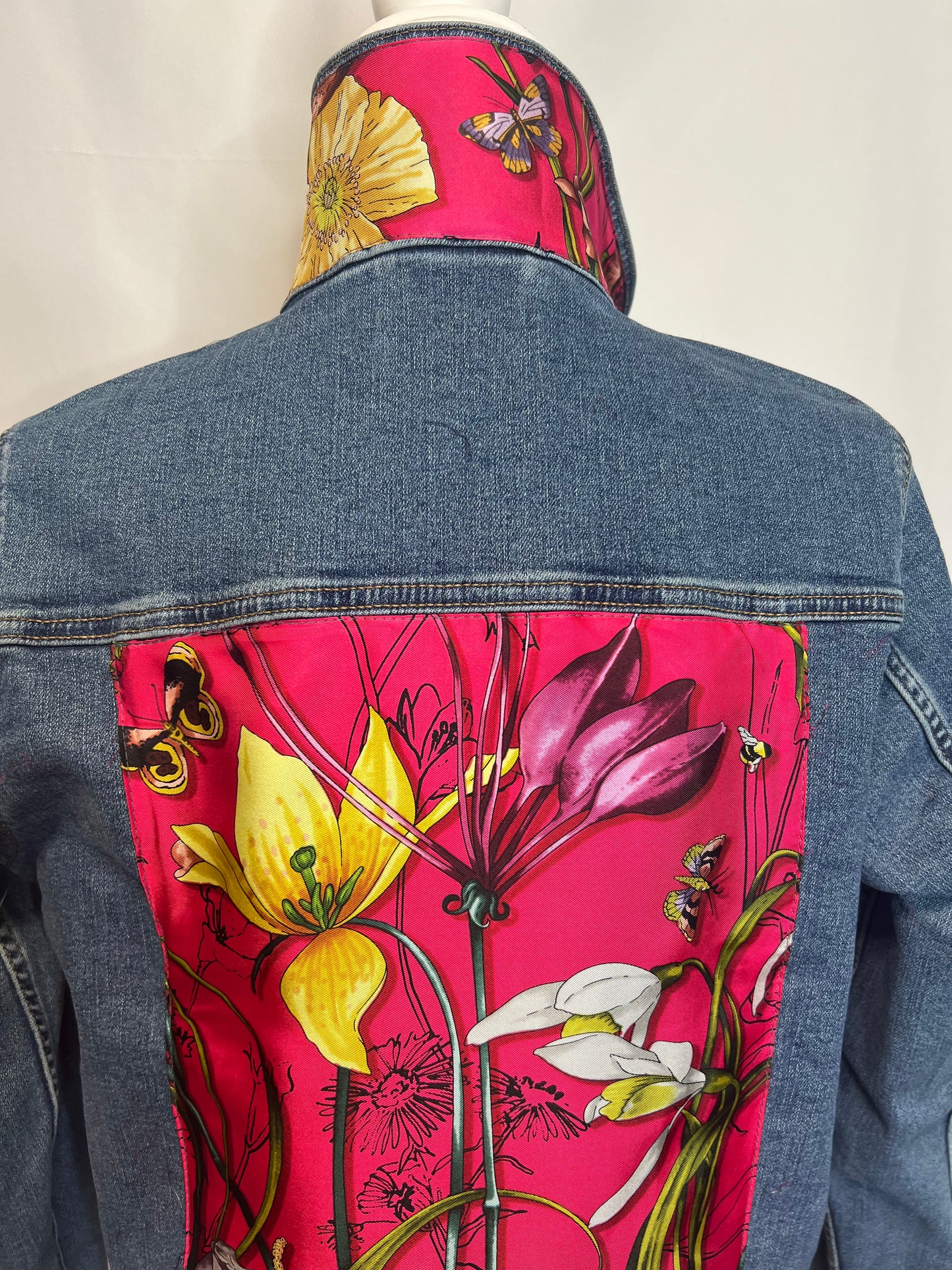 GG Designer Scarf Vibrant Botanical Pink on Blue Denim Jacket Size Small